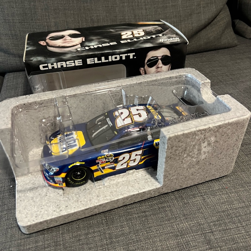 Chase Elliott 25 Diecast Car Model